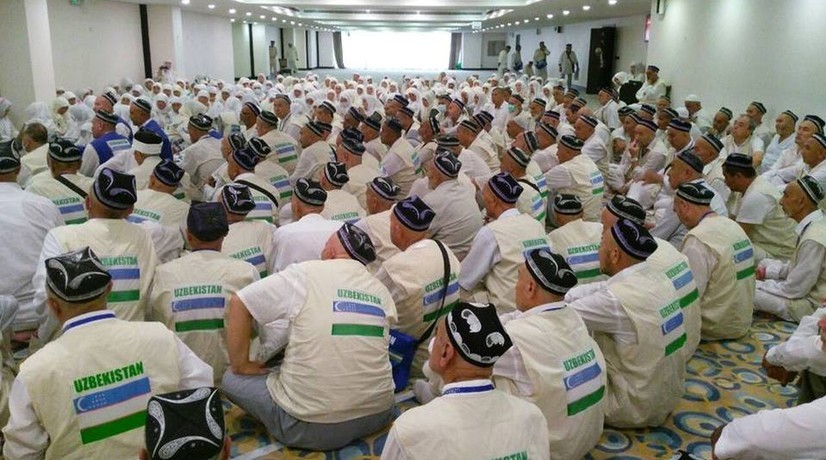 Дин ишлари бўйича қўмита Умрадан фойда кўрмаслигини айтиб, блогерларга насиҳат қилди