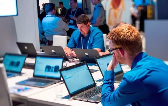 Компания директори ходимланинг ишдан бўшаши учун минглаб доллар таклиф қилади