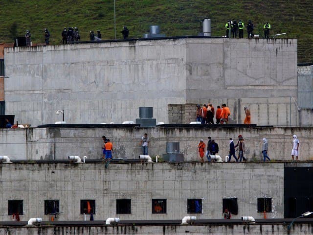 Қамоқхонада отишма юз берди. 100 дан ортиқ қурбон бор