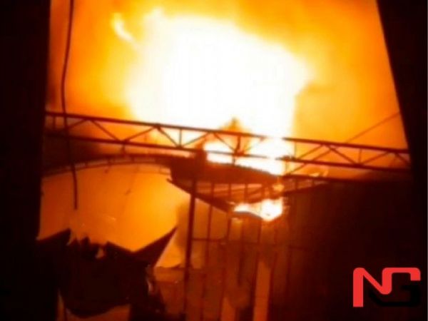 Бухорода 23 та савдо дўкони ёниб кетди (видео)