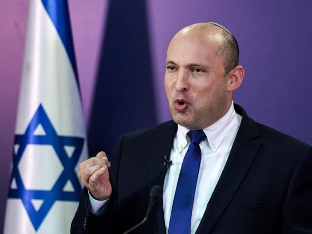 Исроил Зеленскийга таслим бўлиб, Путинга бош эгишни таклиф қилди