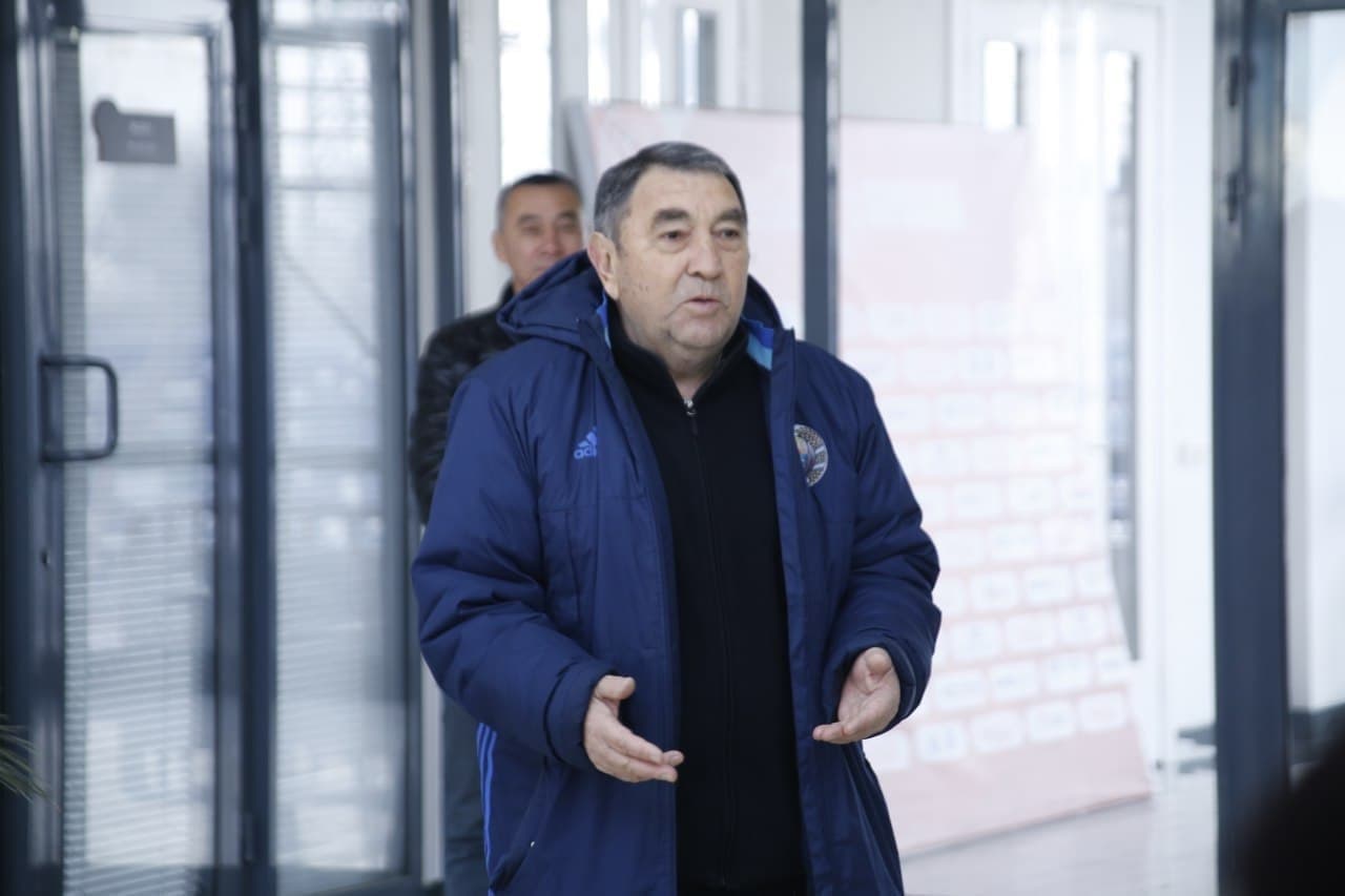 «Навбаҳор» 1-турдаги мағлубиятдан кейин Нўмон Ҳасановни ишдан олди. Унинг ўрнини Виктор Жалилов эгаллади