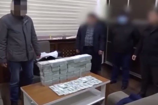 Ҳокимлик ва банк мансабдорлари қўлга олинди