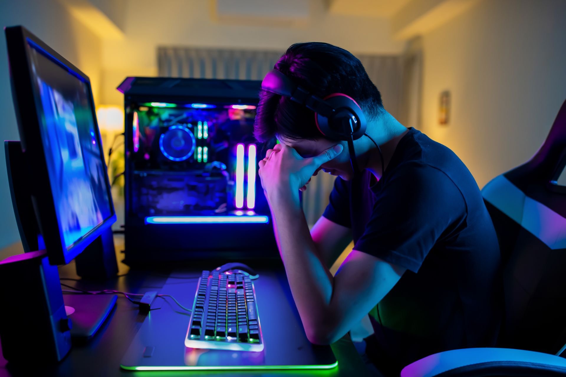 Йигит сирини яшириш учун бутун оиласини ваҳшийларча ўлдирди