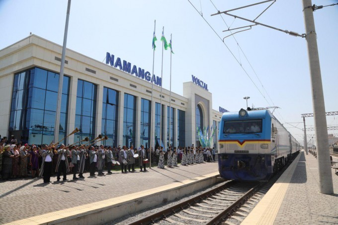 Pop—Namangan temir yo‘li orqali tezyurar yo‘lovchi poyezdning ilk qatnovi amalga oshirildi (foto)