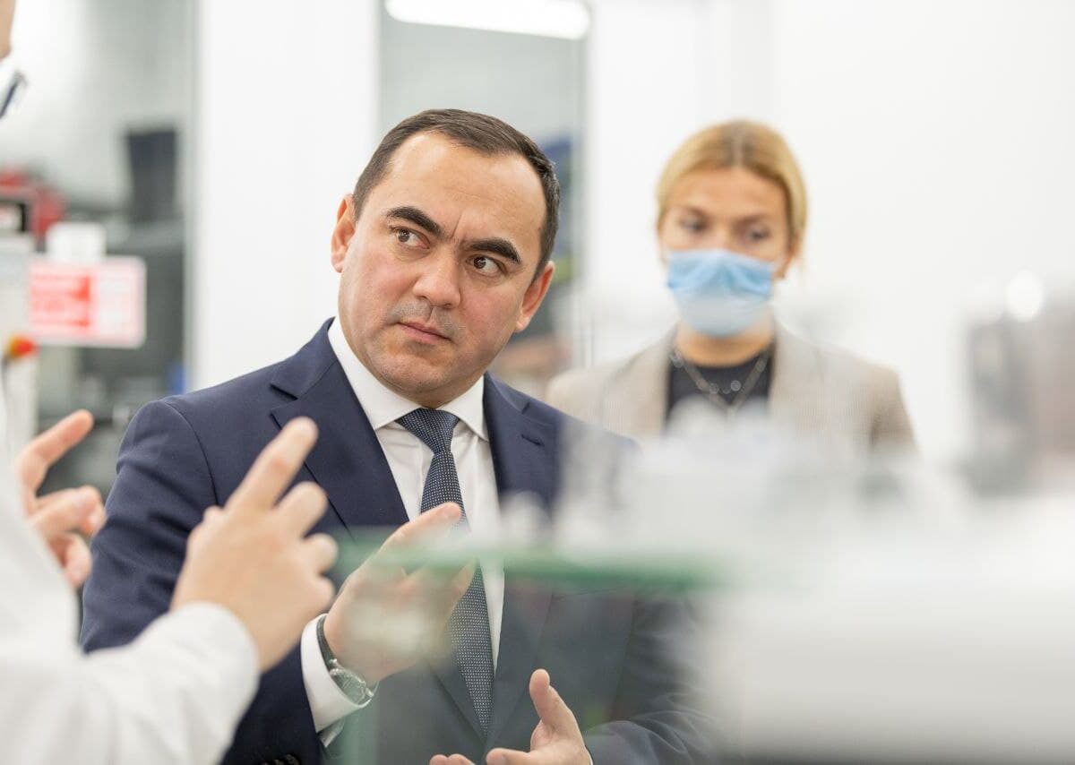 Вазир талабаларга кам маблағ сарфланаётганлигини танқид остига олди