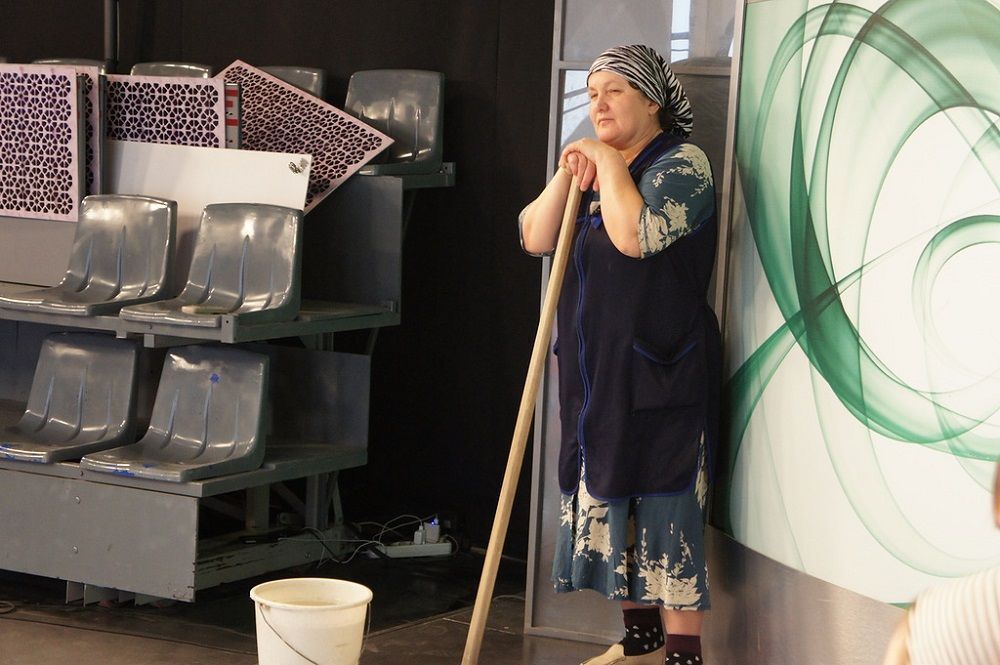 Мактаблар очилса, дезинфекция ишларини ким қилади? Яна фаррошларми?