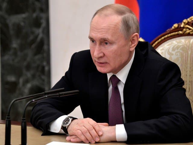 “Қуролларингизни ташланг”. Путин Украина ҳарбийларига мурожаат қилди