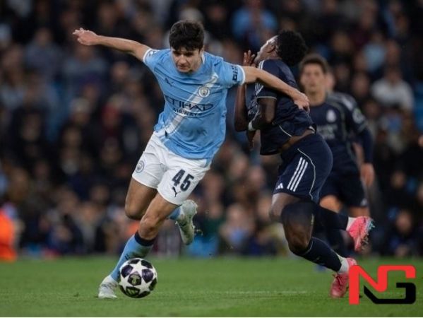 Ҳусанов ойнинг энг яхши футболчиси бўлиши мумкин