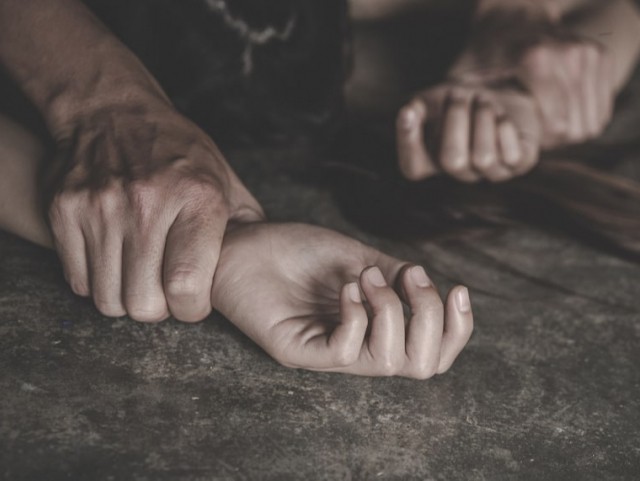 15 ёшли қиз билан жинсий алоқага кирган 3 эркак муддатидан олдин озод қилинди