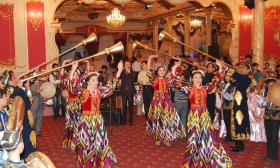 Илгари подшолар тўй қилса, оч-наҳор инсонларга эҳсон сифатида дастурхон ёзган. Бугунчи?!