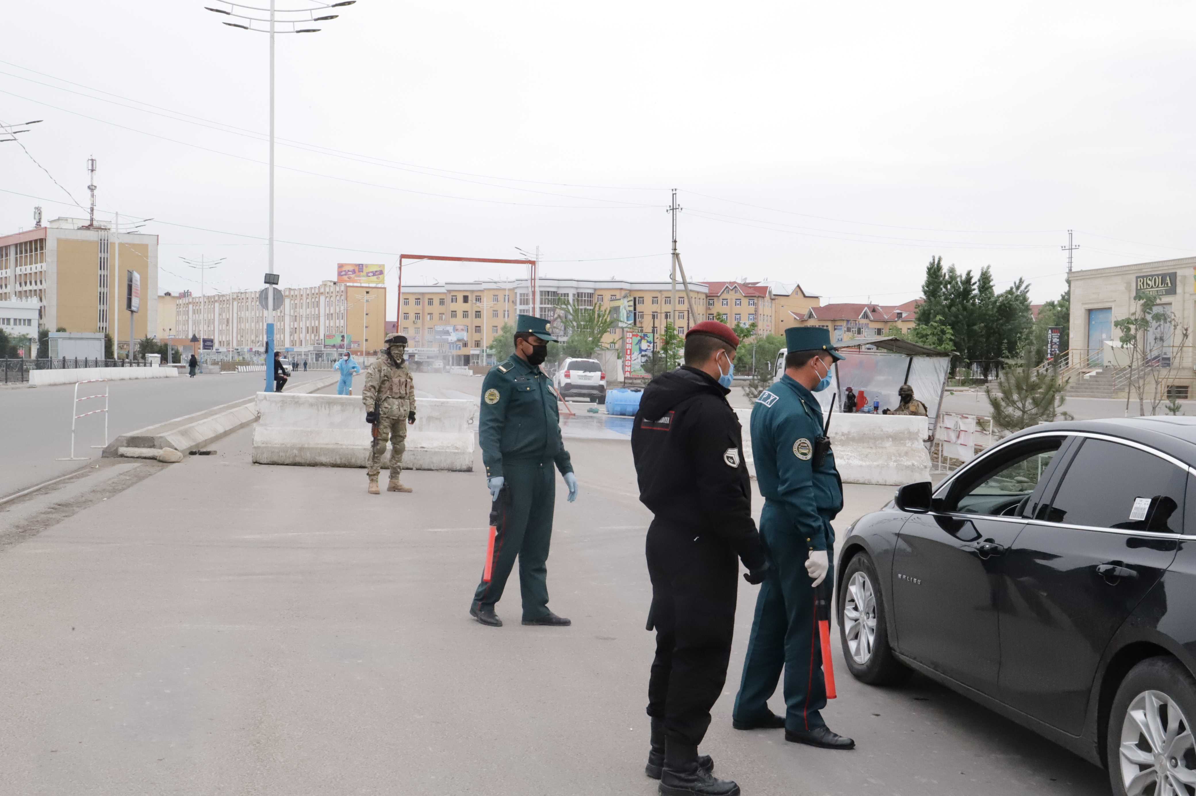 Карантин қоидаларини бузган ҳайдовчиларнинг автотранспорт воситалари жарима майдонига қўйилиши қонунийми?