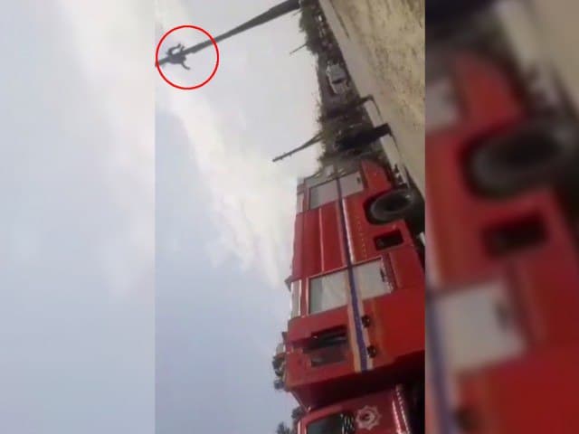 Навоийда симёғочга чиққан йигит ток уриши оқибатида вафот этди