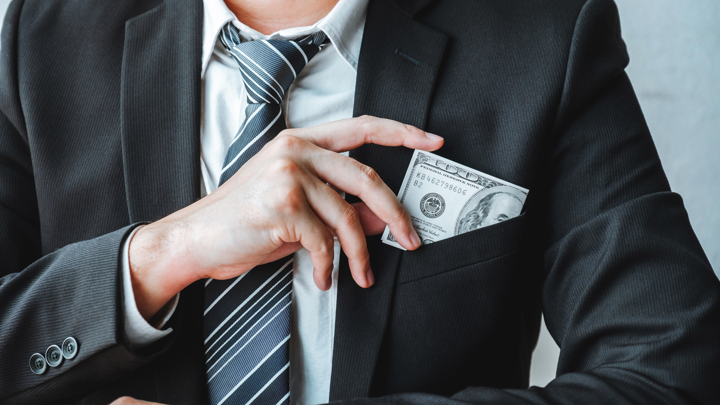 Ўзбекистонда 7 ҳоким ўринбосари ва 34 нафар банк раҳбарлари жиноий жавобгарликка тортилди