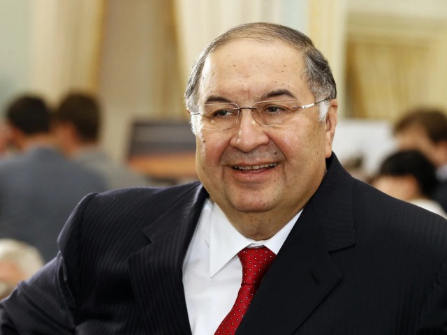 Миллиардер Алишер Усмонов Ҳайит байрами арафасида Намангандаги 5 минг оилага 12,5 миллиард сўмлик ёрдам кўрсатди