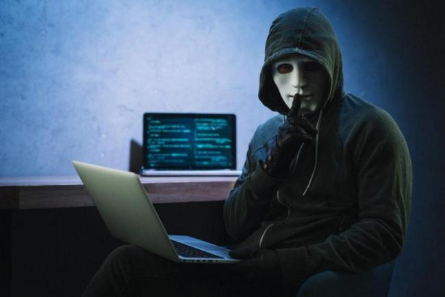 Қорақалпоғистонда ўқитувчи АҚШга кетаман деб, фирибгарга ишониб, Нигерияга 165 млн сўм ўтказиб юборди