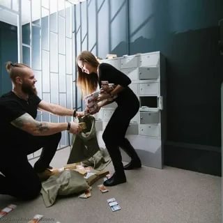 Наманганда ёш йигит ва аёл уйни ўмариб кетди