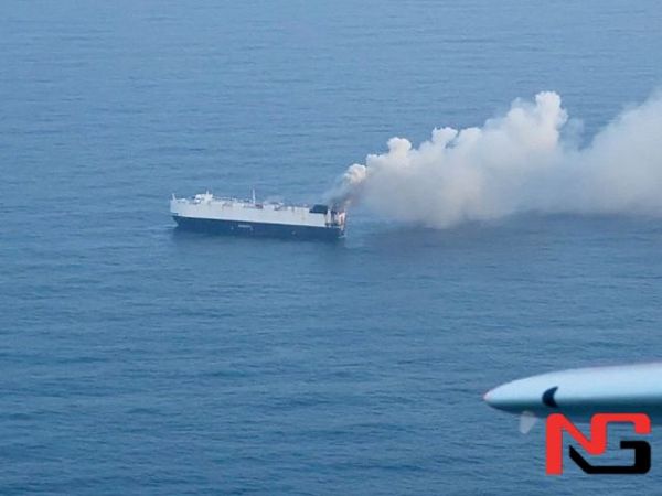 Бортида минглаб автомобиллар бўлган кема Тинч океанига ғарқ бўлди