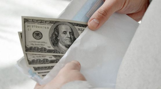 Марҳаматлик ҳамшира 400 доллар пора билан ушланди