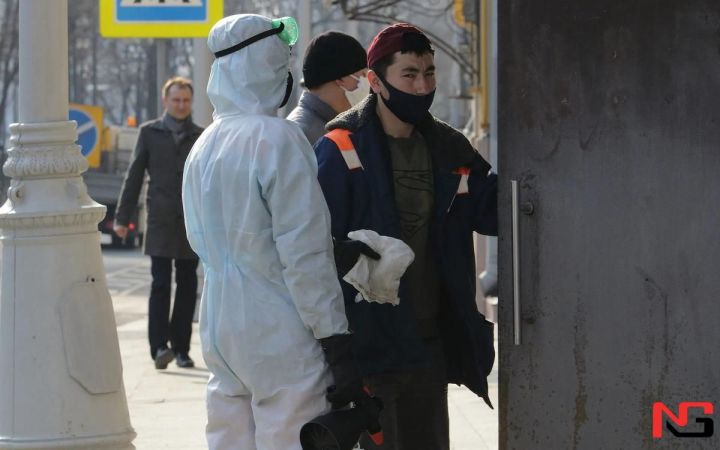 Россиядаги ўзбек ва тожик мигрантлари ётоқхонасида инфекция тарқалди