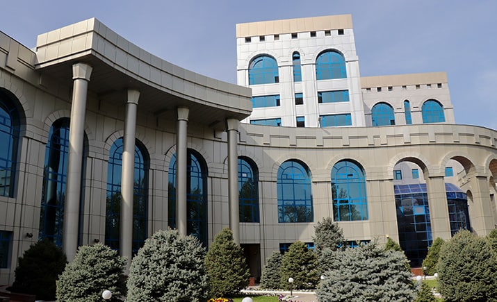 Шавкат Мирзиёев Давлат солиқ қўмитасига ташриф буюради