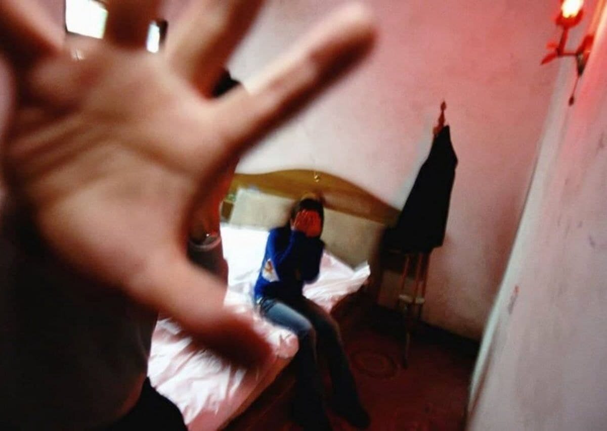 Уйида фоҳишахона ташкил қилган аёл қўлга тушди