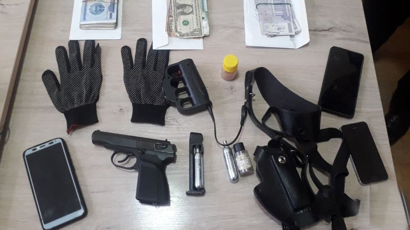 Қўлига пистолет олиб, “гоп-стоп”га чиққан учовлон қўлга олинди