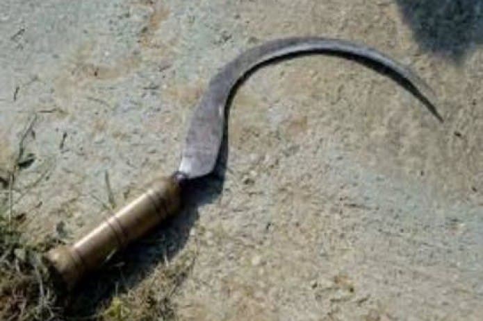 Наманганда фуқаро ҳамқишлоғини ўроқ билан жароҳатлади