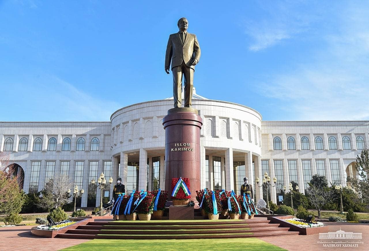 Президент Шавкат Мирзиёев Ислом Каримовни хотирасига ҳурмат бажо келтирди