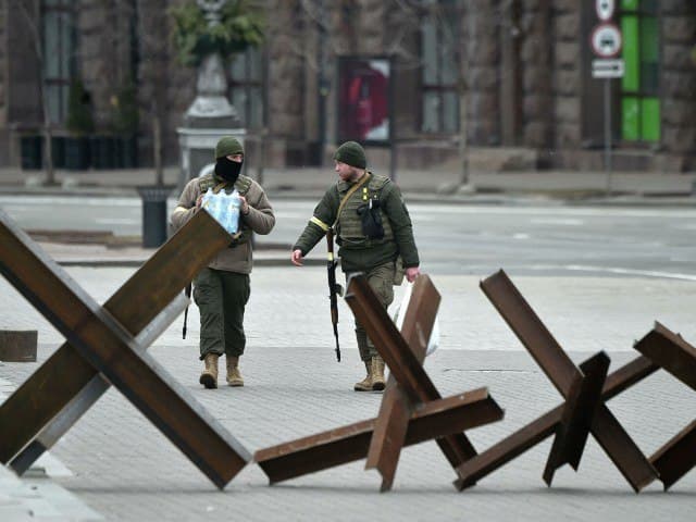 Россия Украинанинг тўрт шаҳридан гуманитар йўлакларни очмоқда. Москва Киевга шарт қўйди