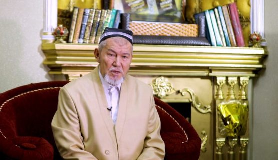 Шайх Абдулазиз Мансур янги йилни нишонлашнинг шаръан зарари йўқлигини айтиб, шукр қилишга чақирди (видео)