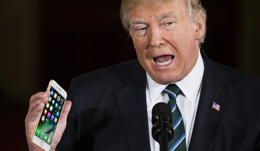 Трамп Тим Кукка iPhone`лар бўйича шикоят қилди