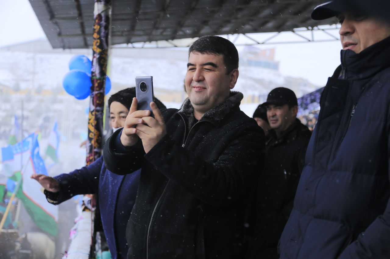 Наманганда чавандозлар мусобақаси бўлмоқда. Вилоят ҳокими ҳам улоқ-кўпкарига қўшилди!