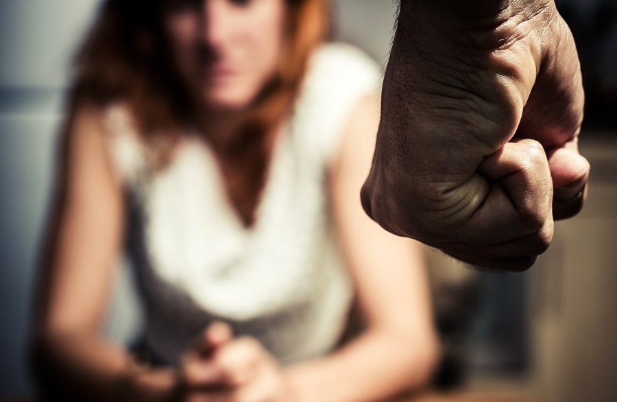 Эркак бегона аёлларга тан жарохати етказди