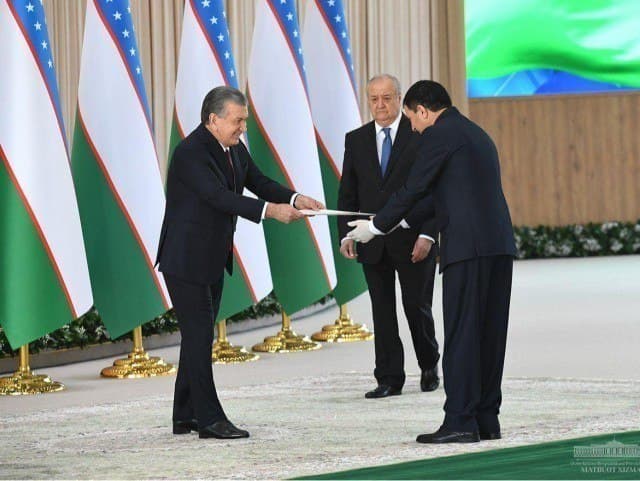 Президент ўз белгиси ва байроғига эга бўлди