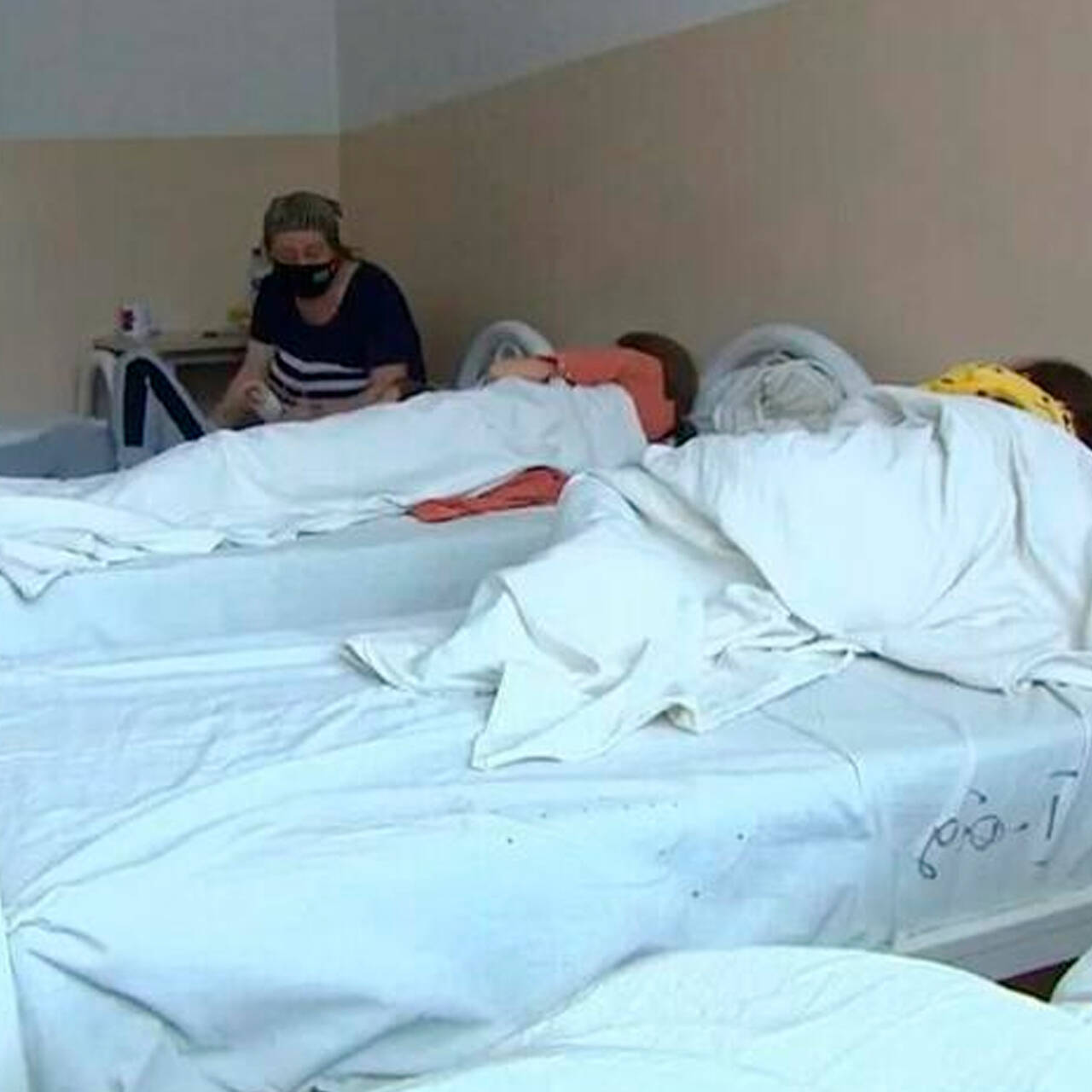 Ўрта Чирчиқда аёл ва икки қизи заҳарланди. 13 яшар қиз вафот этди