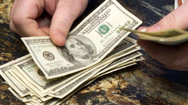 ДХХ Андижонда "прокурор ёрдамчиси"ни 4 минг доллар пора олаётганда қўлга олди