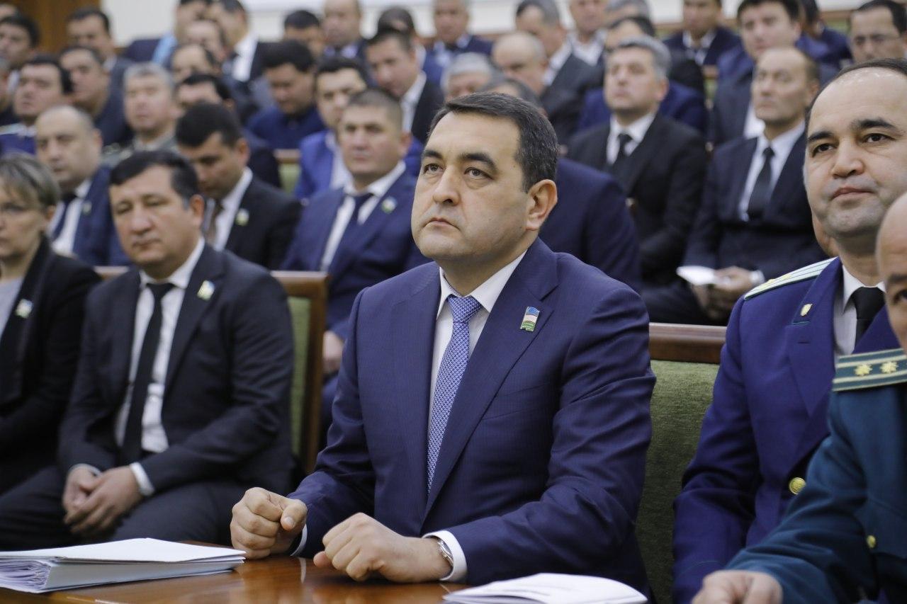 Тадбиркорлар билан учрашувда: Президент оғир операцияни ўтказган Бозоровдан ҳол сўради