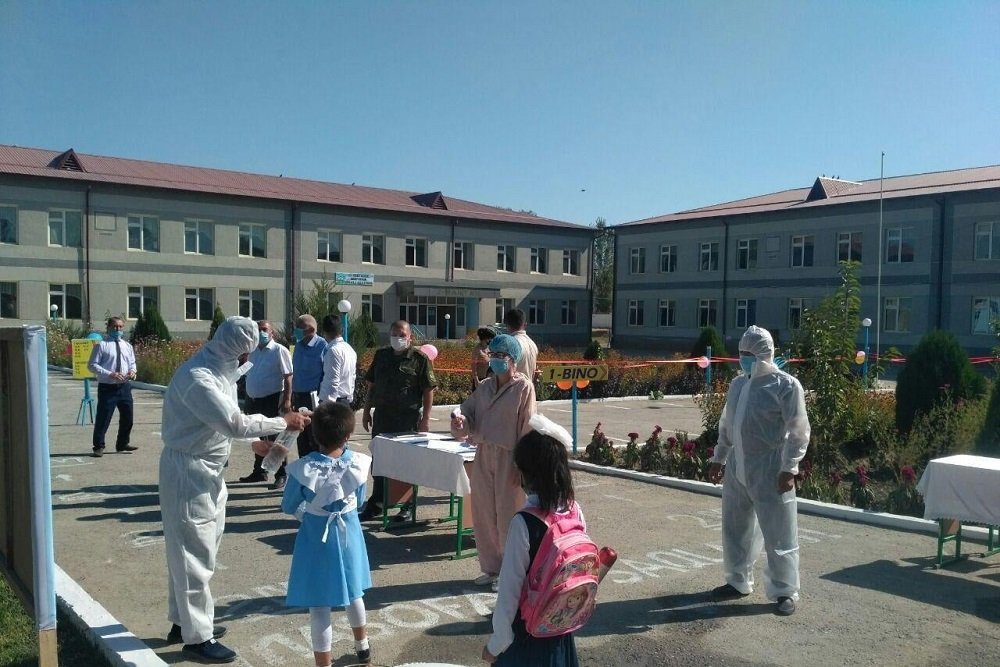 Бугундан айрим мактабларда анъанавий ўқиш бошланди