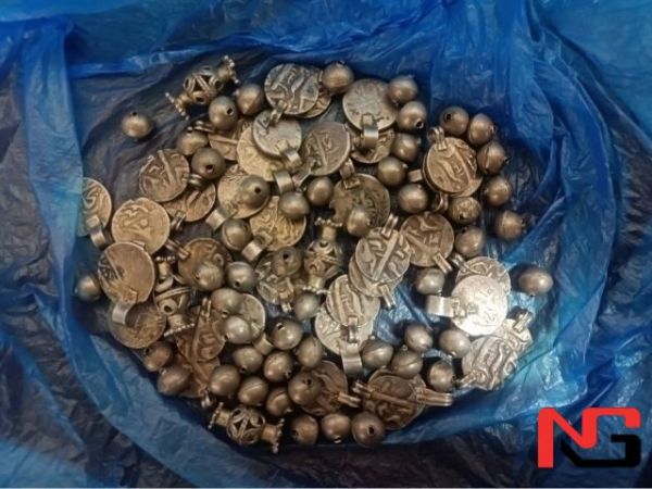 Бухоро амирлиги тангаларини четга олиб кетаётган шахс қўлга тушди