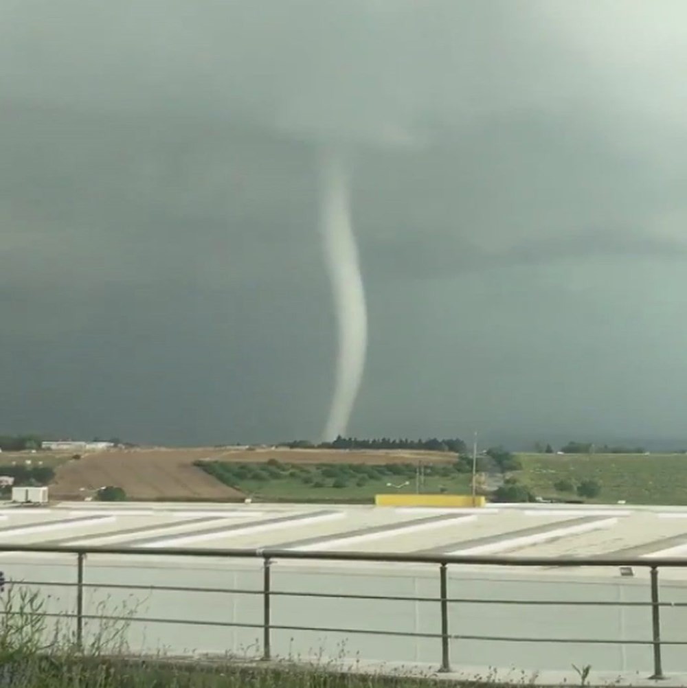 Видео: Истанбулга сел келиб, торнадо ёпирилди
