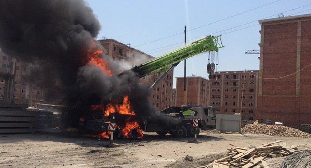 Тошкентда автокран ёниб кетди, ҳайдовчи воқеа жойида ҳалок бўлди