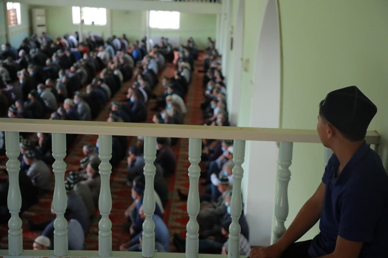 Ўзбекистонда 65 ёшдан катталар ва ёш болалардан таровеҳ намозларини уйда адо этиш сўралмоқда