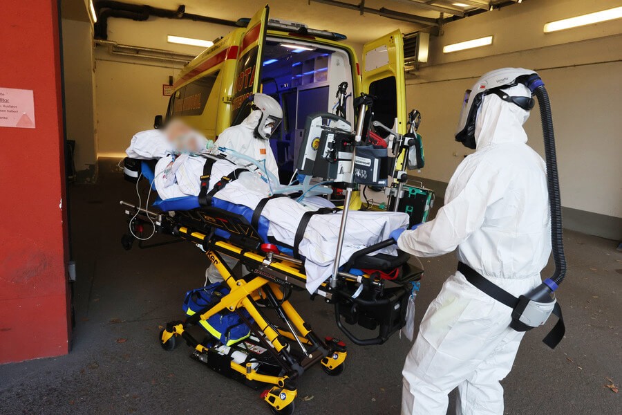 Коронавируснинг ўта юқумли штамми яна бир давлатда аниқланди