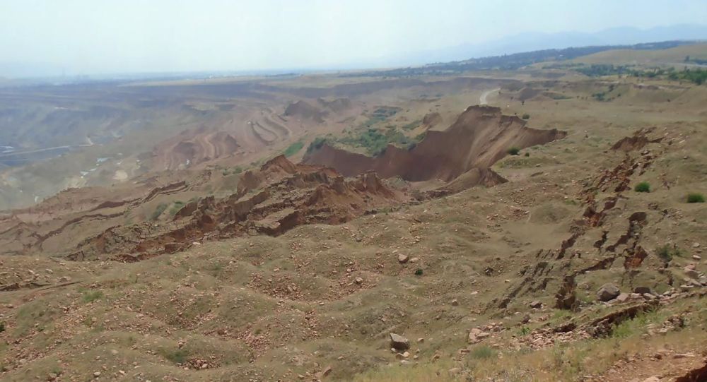 Тошкент яқинида улкан ер кўчкиси содир бўлди