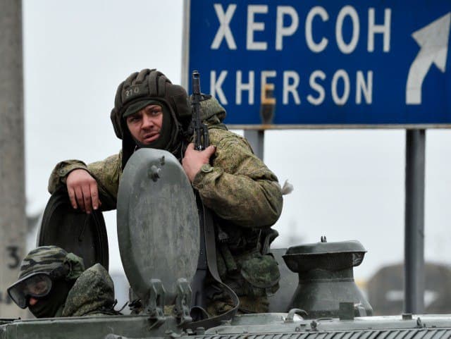 Россия Қуролли Кучлари Украинанинг Херсон шаҳрини тўлиқ эгаллаб олди
