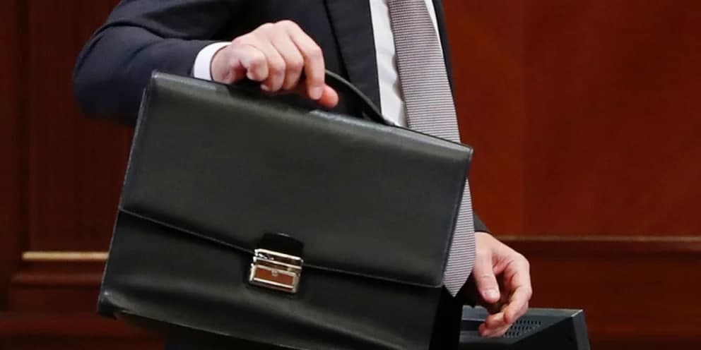 Сирдарё вилояти ҳокими ўринбосари қимматбаҳо машина сабаб «ҳайфсан» олди