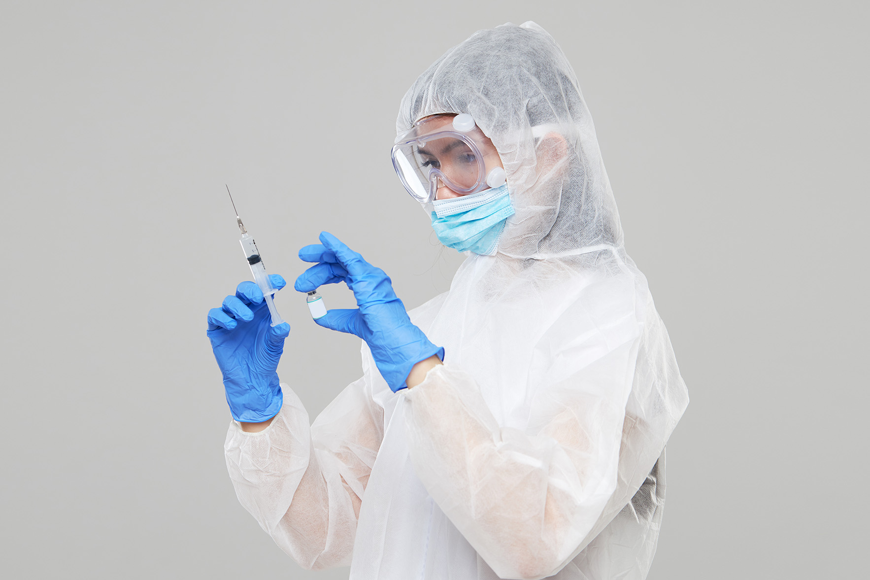 Россия вакцинасида кимлар биринчи эмланиши маълум қилинди