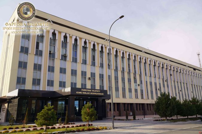 Фарғонада аёл киши ИИБ биноси олдида ўзини ёқиб юбормоқчи бўлди