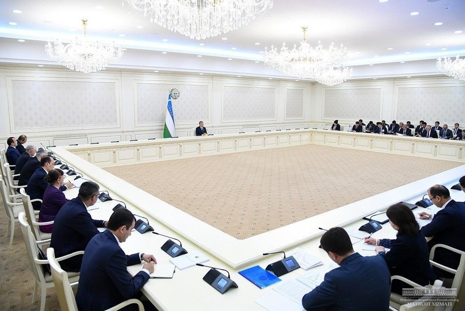 Шавкат Мирзиёев айрим ҳокимларни ишдан олиш бўйича кўрсатма берди